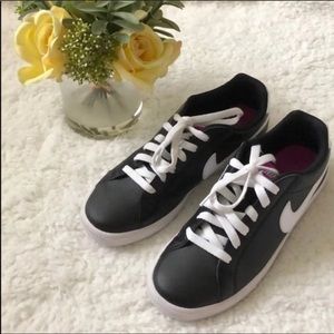 NIKE court Majestic Sneaker